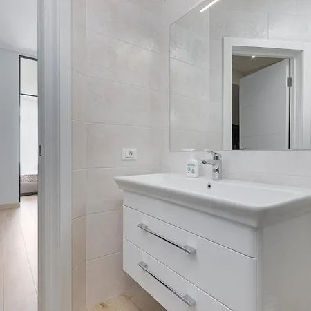 Sea Symphony Luxury Kro *